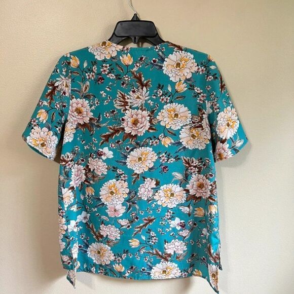 The Neck down medium light blue top - Picture 4 of 4